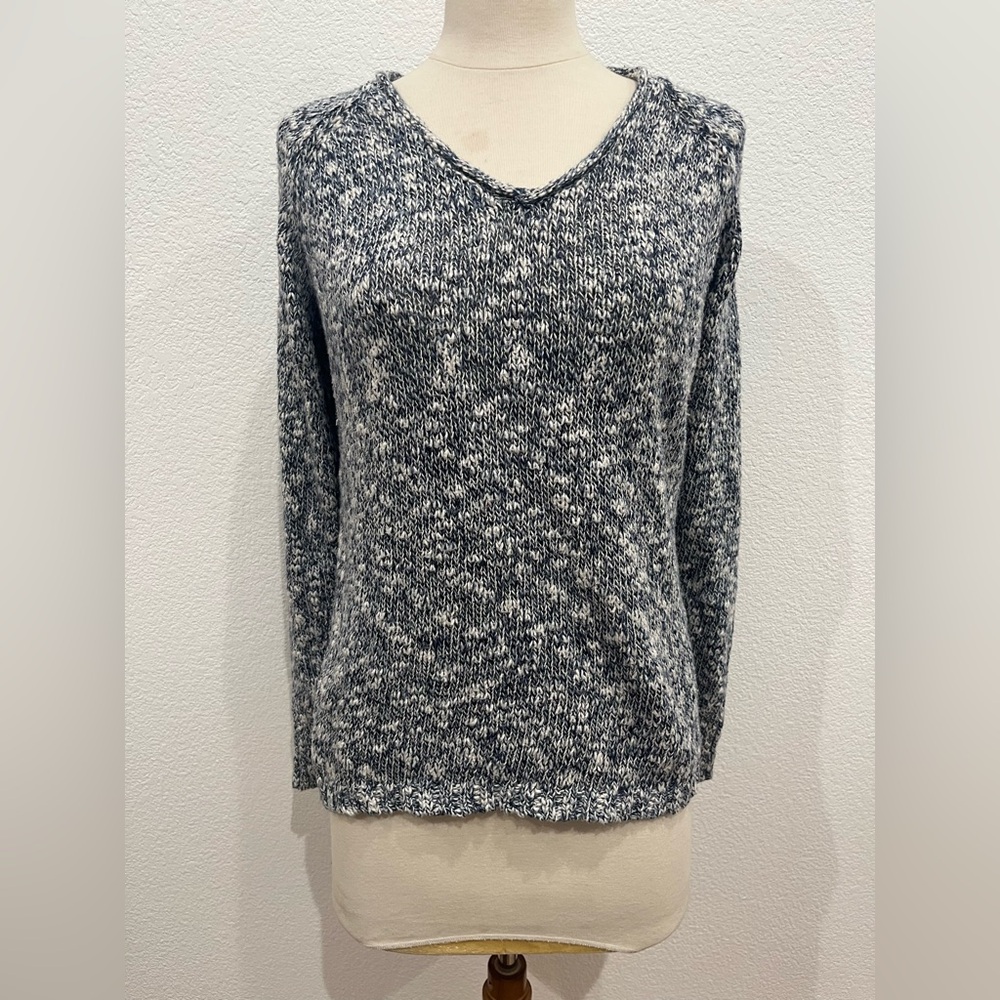 Chaps Size L Blue‎ & White Knit Sweater.